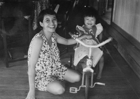 1976: Mummy & cheh