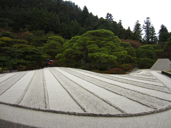 IMG_0078-lo Sand garden said to symbolize Mt. Fuji