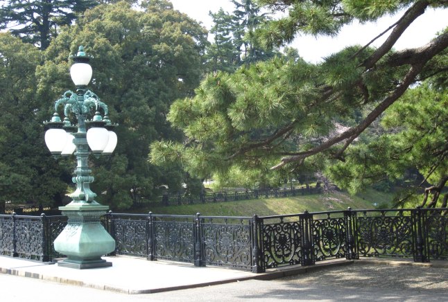 The fondly named Nijubashi (Seimon-tetsubashi Bridge)